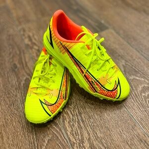 Nike Mercurial indoor/turf soccer shoes - Boys Size 6